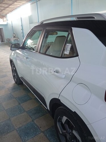 Hyundai Venue-2
