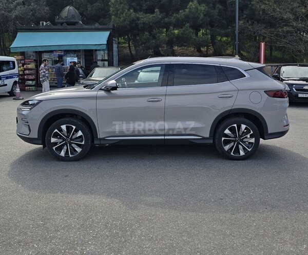 BYD Song Plus EV-4