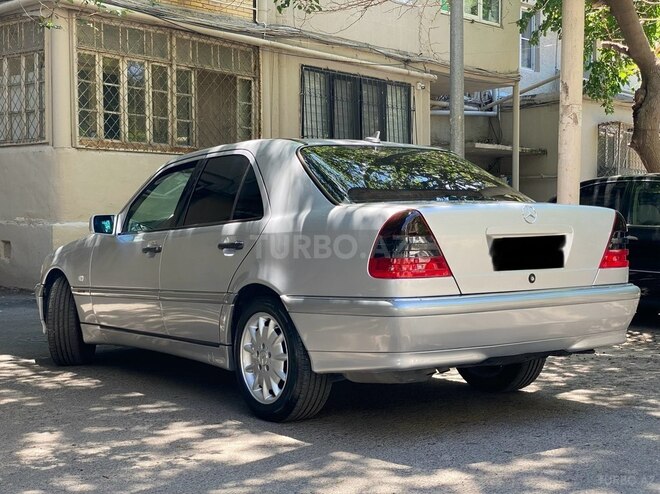 Mercedes C 240-11