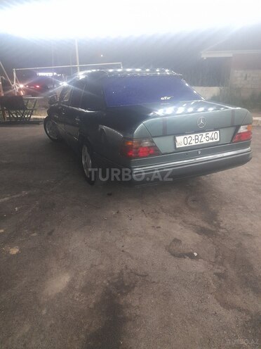 Mercedes 200 D-10