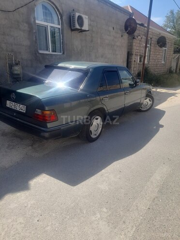 Mercedes 200 D-8