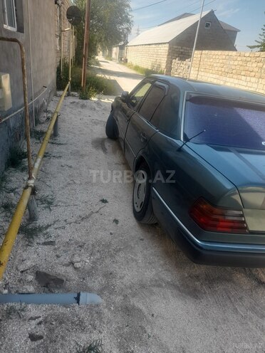 Mercedes 200 D-6