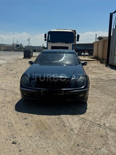 Mercedes E 220-1