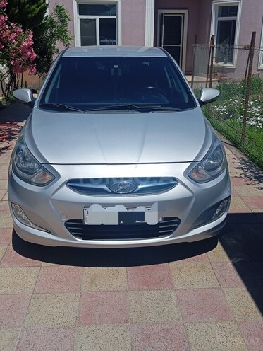 Hyundai Accent-1