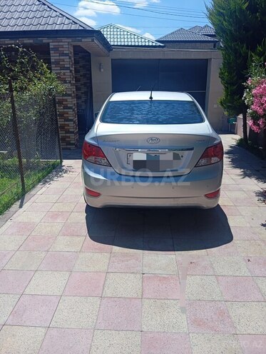 Hyundai Accent-2