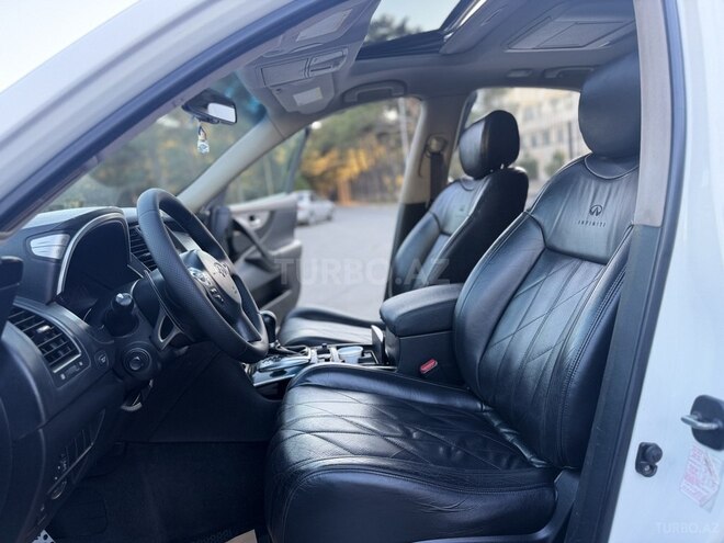 Infiniti FX35-17