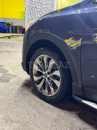 Hyundai Santa Fe-13