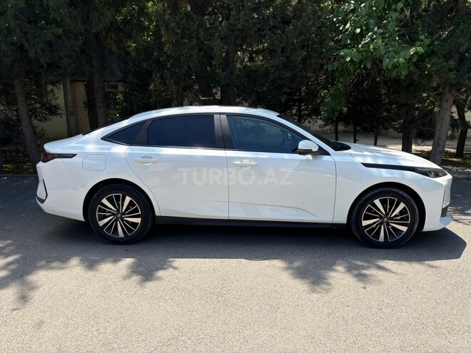 Changan Qiyuan A05-4
