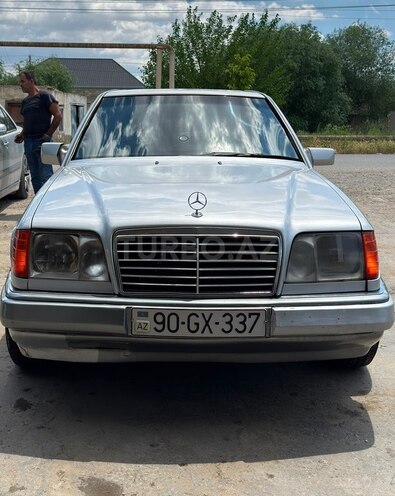 Mercedes E 200-1