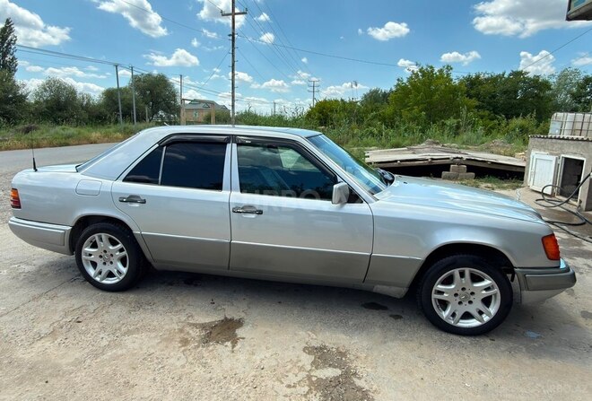 Mercedes E 200-4