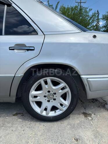 Mercedes E 200-8