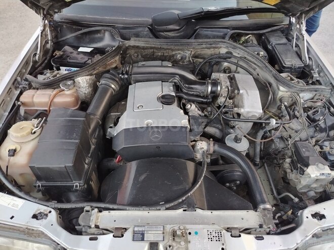 Mercedes E 200-13