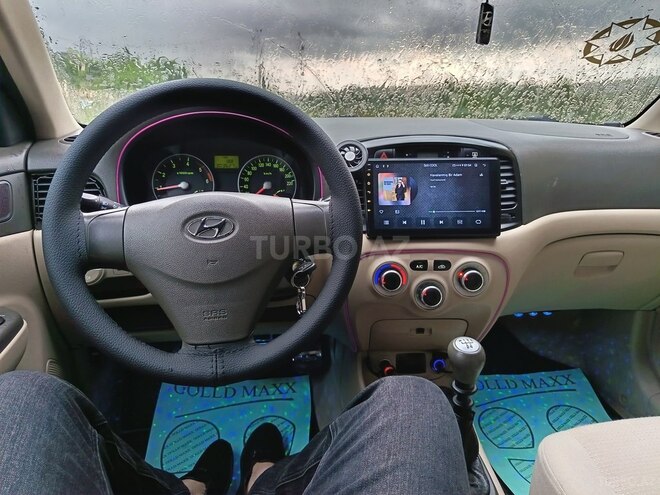 Hyundai Accent-14