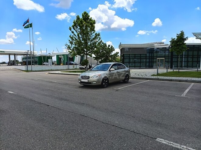 Hyundai Accent-4