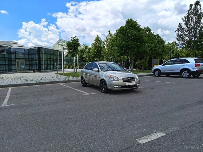 Hyundai Accent-2