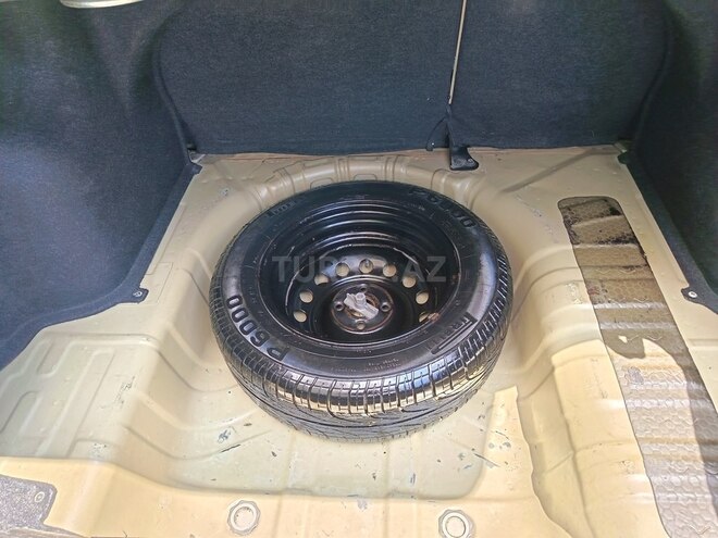 Hyundai Accent-21