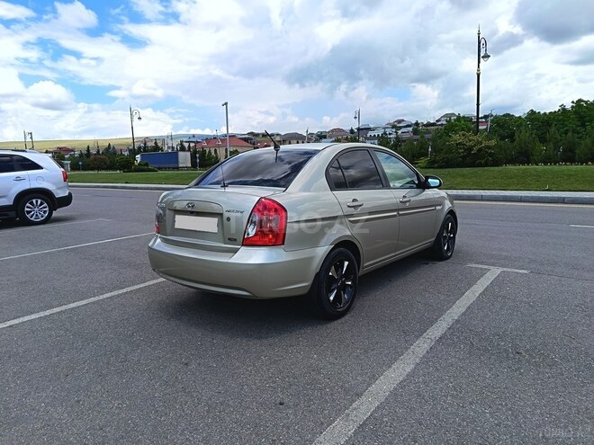 Hyundai Accent-8