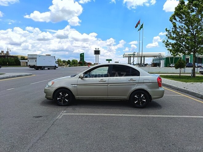 Hyundai Accent-5