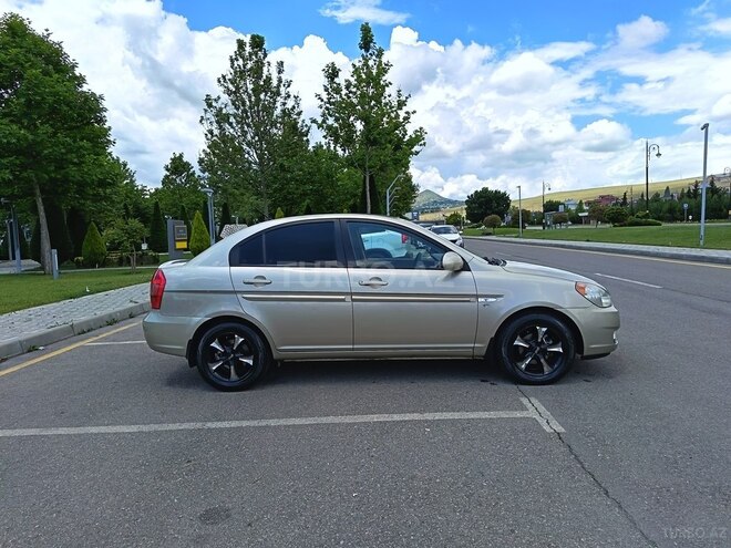 Hyundai Accent-9