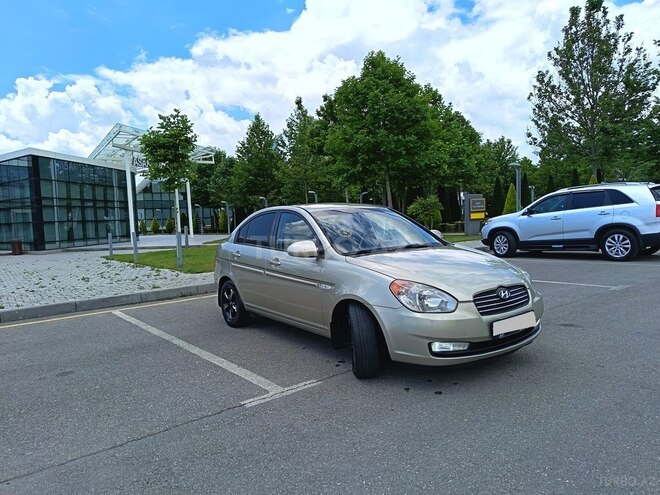 Hyundai Accent-11