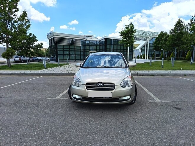 Hyundai Accent-12