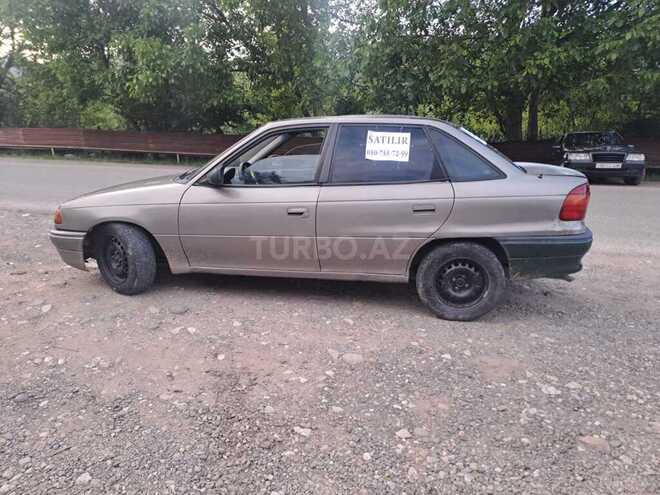 Opel Astra-2