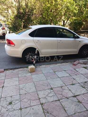 Volkswagen Polo-4