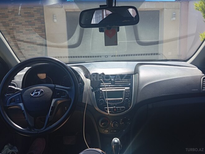 Hyundai Accent-5