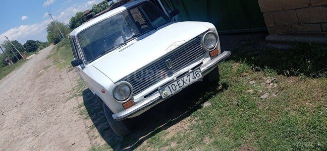 LADA (VAZ) 21011-1