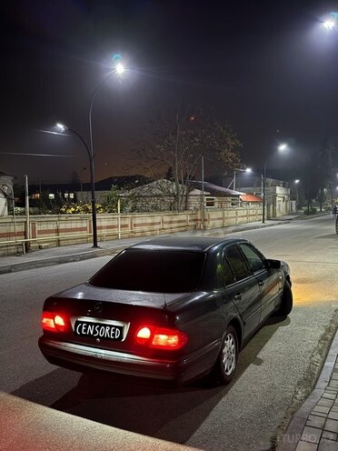 Mercedes E 200-8