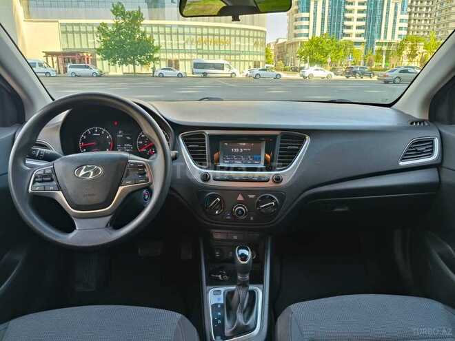 Hyundai Accent-3