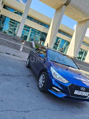 Hyundai Accent-4
