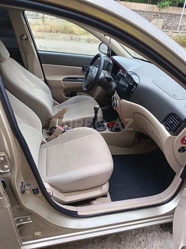Hyundai Accent-15