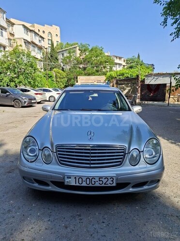 Mercedes E 320-1