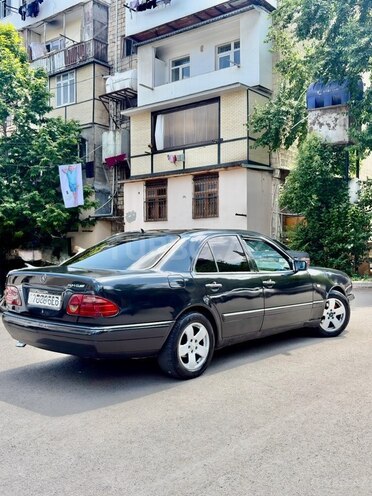 Mercedes E 290-3