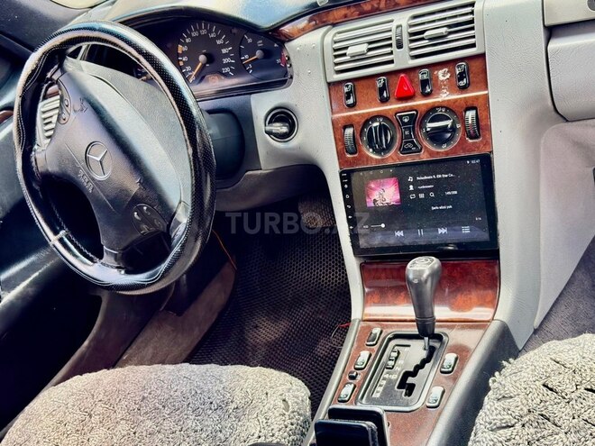 Mercedes E 290-6