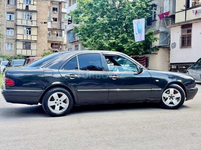 Mercedes E 290-8
