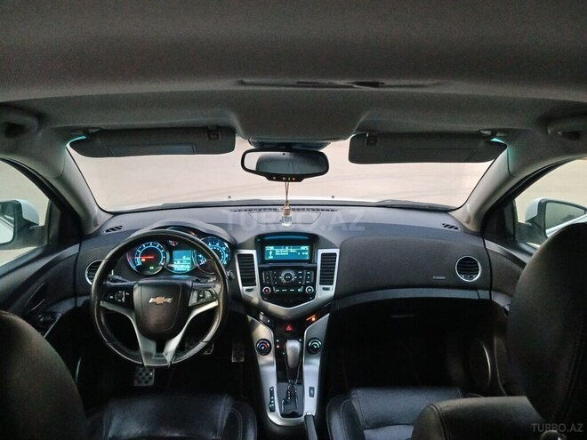 Chevrolet Cruze-12