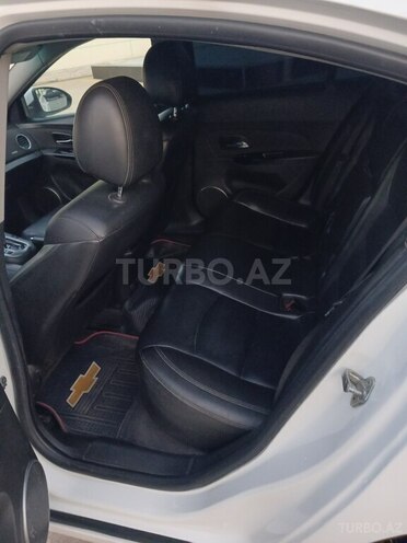 Chevrolet Cruze-13