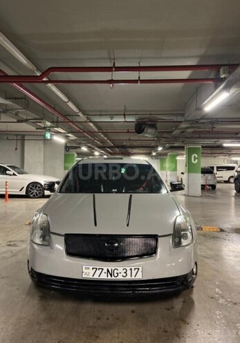Nissan Maxima-1