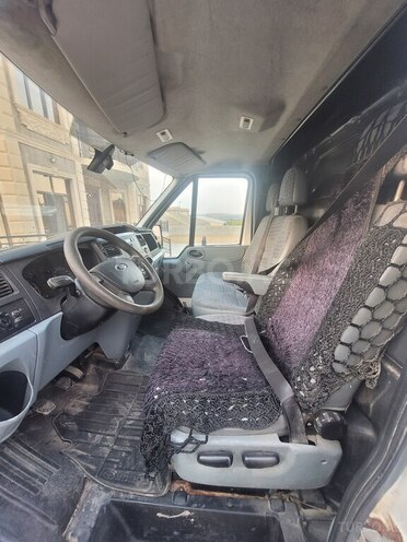 Ford Transit-3
