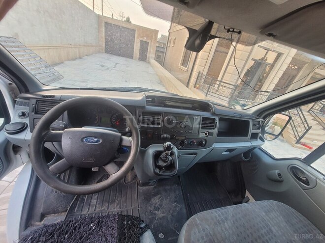 Ford Transit-2