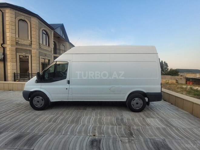 Ford Transit-5