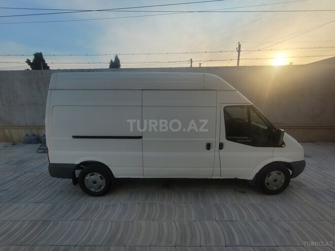 Ford Transit-8