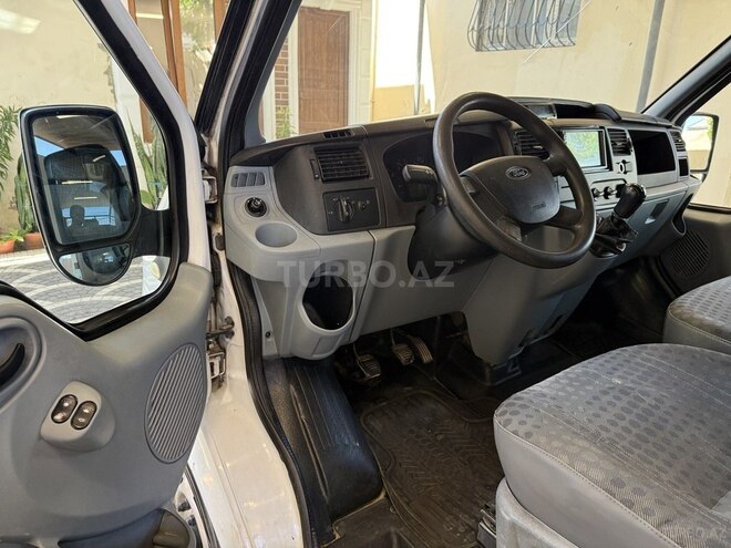 Ford Transit-6