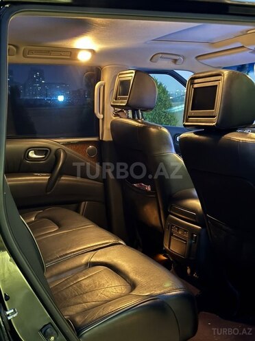 Infiniti QX80-9