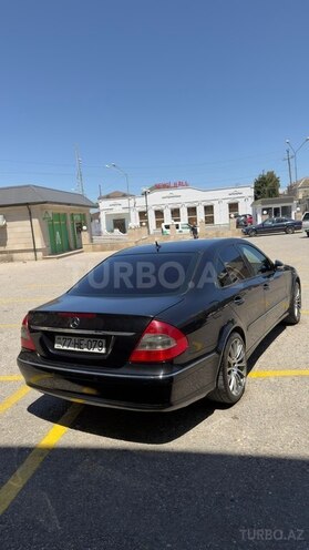 Mercedes E 200-10