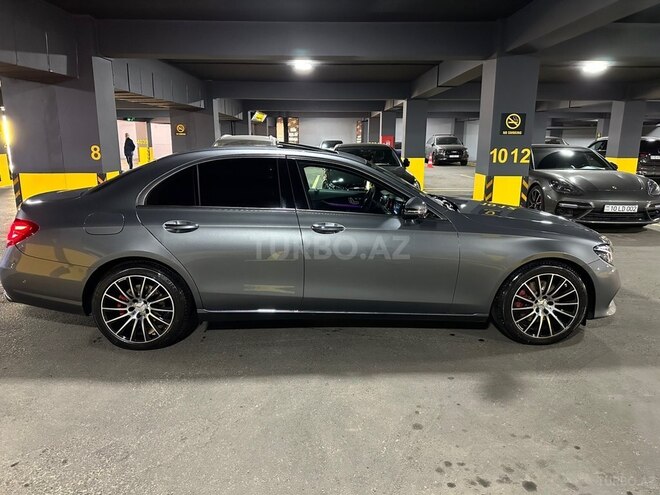 Mercedes E 220 d-3