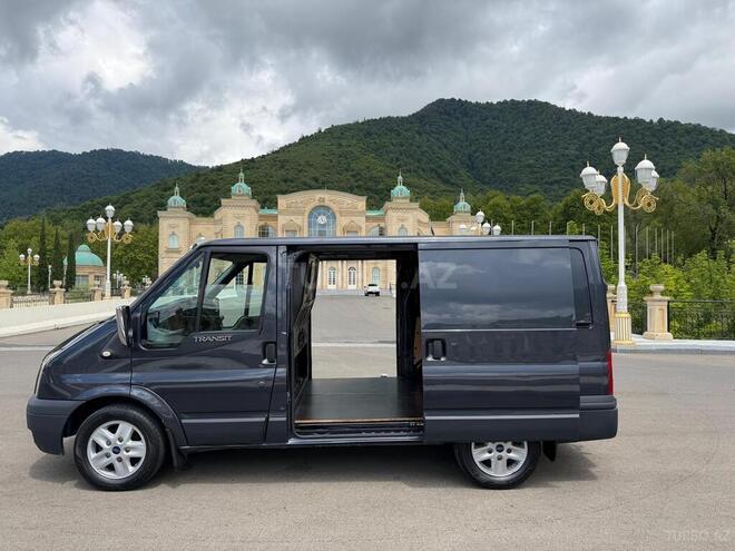 Ford Transit-6