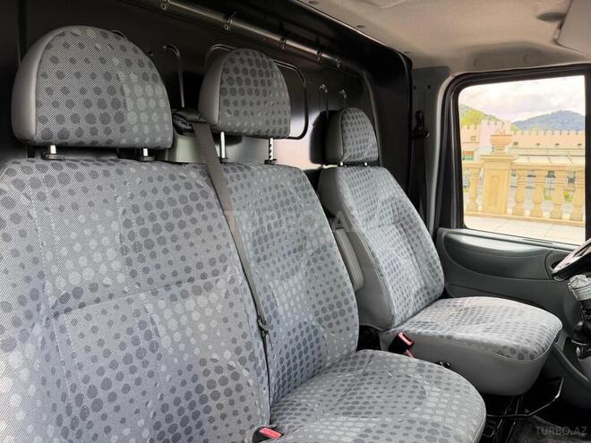 Ford Transit-10